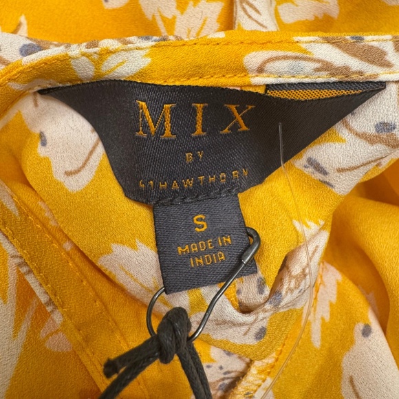Mix 41 Hawthorne Yellow Floral Twist Front Blouse - NWT! - Picture 4 of 4